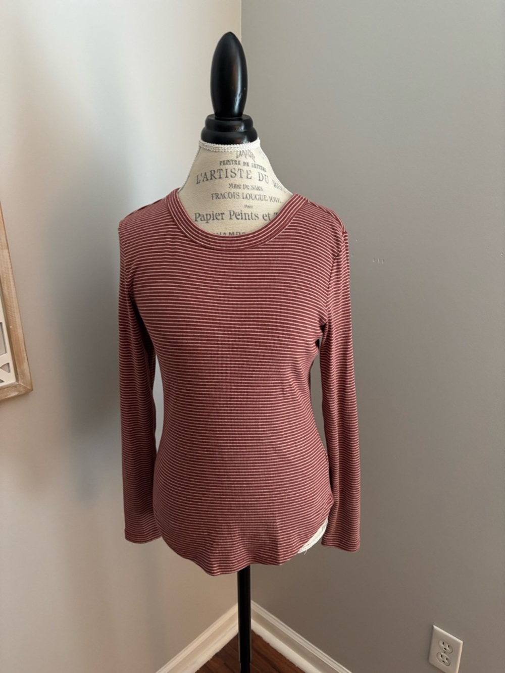 🤍 EUC Sonoma Rust and White Ribbed Tee